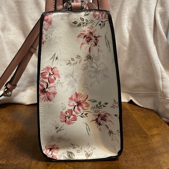 Nine West - Picture 6 of 7